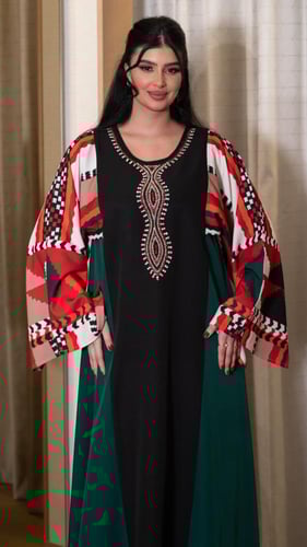 جلابية سوداء باكمام ملونة