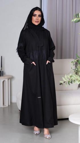 عباية بجيوب ودانتيل ناعم
