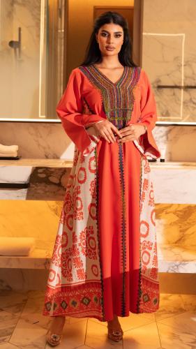 جلابية بلون برتقالي وبتطريز ملون