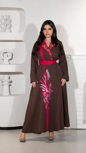 جلابية بلون بني و وردي