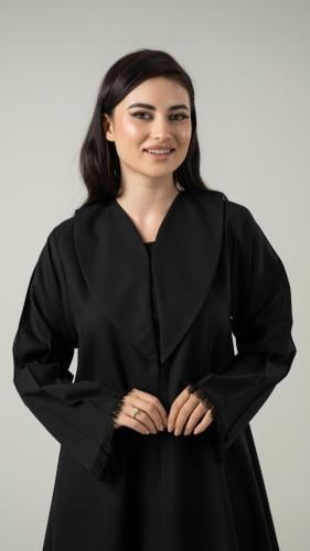 عباية بياقة واكمام بخيوط ناعمة