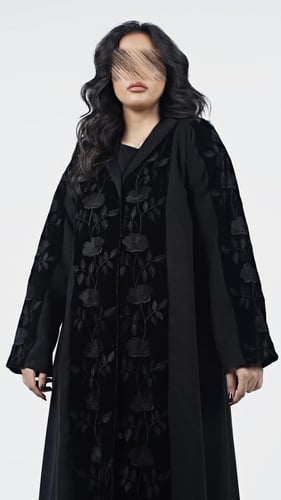 عباية بمخمل و بتطريز ورد