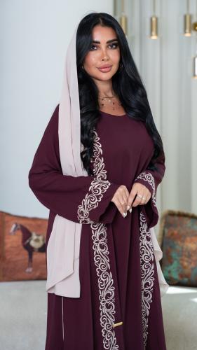 جلابية مطرزة مع طرحة