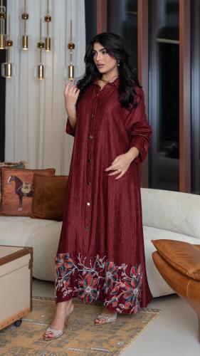 جلابية عنابي بتطريز من الاسفل