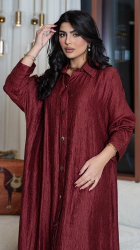 جلابية عنابي بتطريز من الاسفل