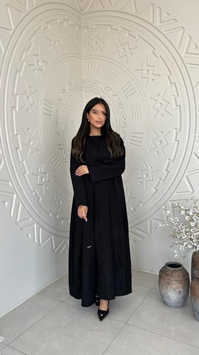 عباية كلوش بتطريز من الأسفل