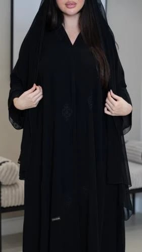 عباية مطرزة بكرستال اسود