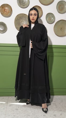 عباية طبقتين من الاسفل باكمام كلوش