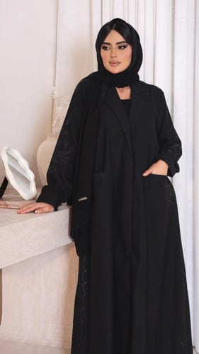 عباية بليزر مطرزة بجيوب