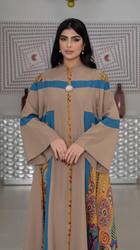 جلابية بيج ببروش على الصدر