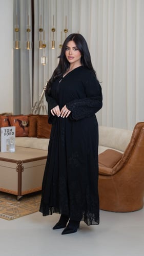 عباية شيفون بتطريز أسود