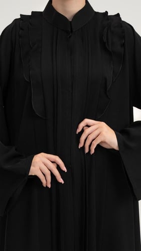 عباية بياقة عالية