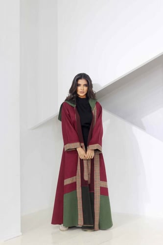 جاكيت عنابي بقبعه