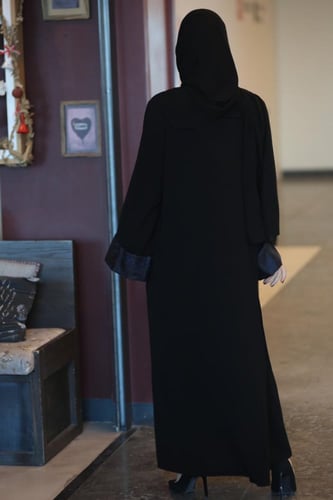 عباية رسمية بياقة عريضه