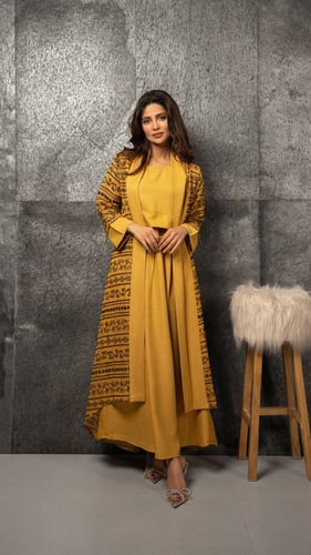 جلابية قطعتين مطرزة باسود