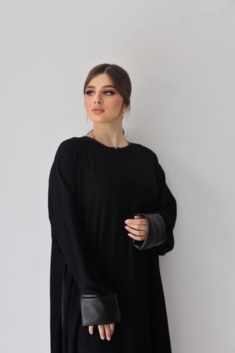 عباية كم جلد اسود
