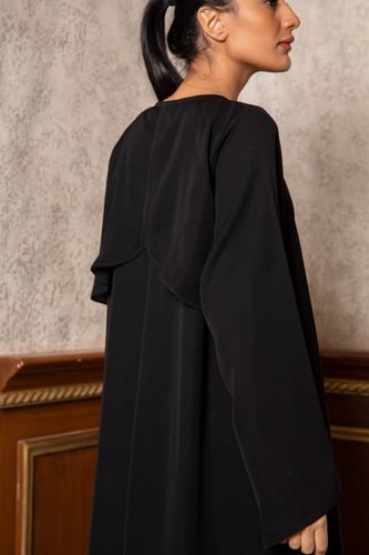 عبايه ناعمة بكسرة من الخلف