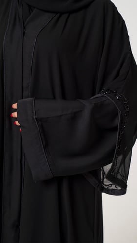 عباية طبقتين مزينه بشك