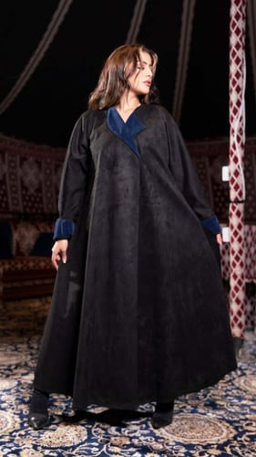 عباية شامواه سوداء مع كم كحلي