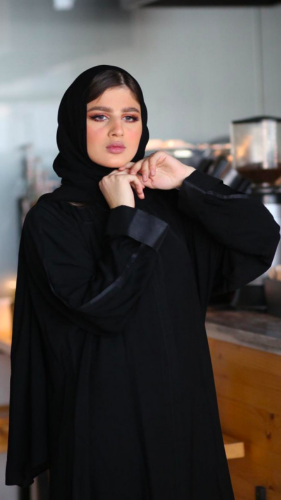 عبايه بأكمام من الشانتون