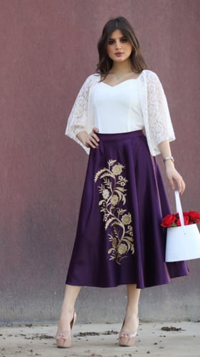 طقم بلوزة وتنوره مطرزة ذهبي