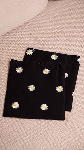 عباية ب 3 اكمام مطرزة