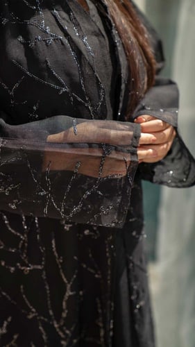 عباية قطعتين تنلبس سادة او للمناسبات