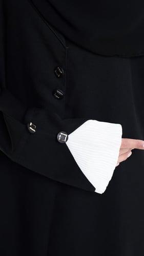 عباية سوداء رسمية باكمام بيضاء