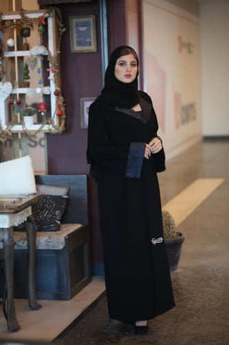 عباية رسمية بياقة عريضه