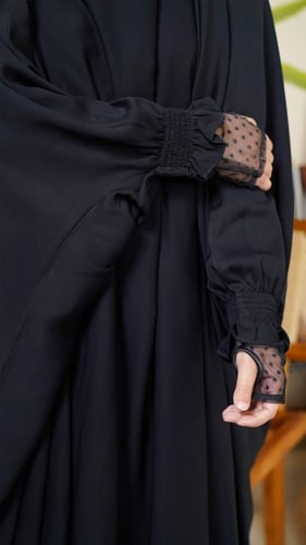 عباية رأس بكم زم ومعصم دانتيل