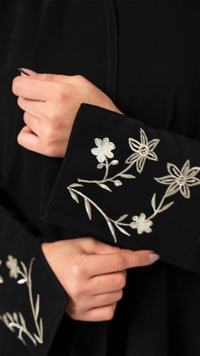 عباية كلوش بتطريز ورد