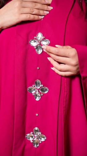 جلابية بلون وردي غامق