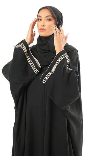 عباية بتطريز سكري