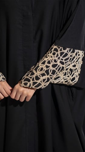 عباية بشت اكمام مطرزة ذهبي