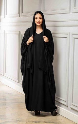 عباية بشت اسود فخمة باكمام مكشكشة