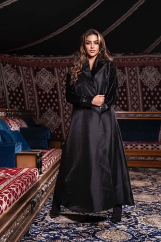 عباية شتوية بياقه ومعصم جلد