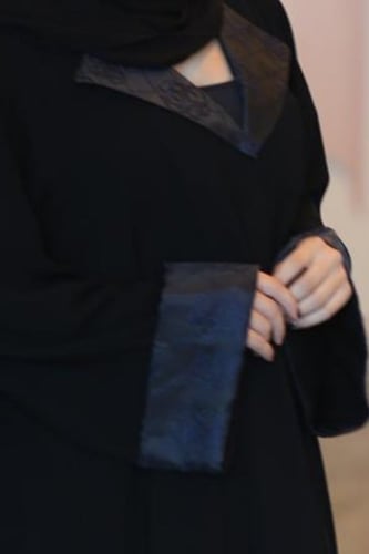 عباية رسمية بياقة عريضه