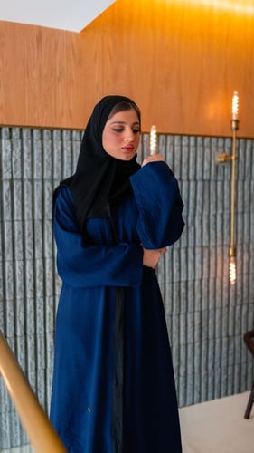 عباية وجهين باللون الاسود والكحلي