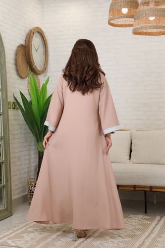 جلابية مطرزة بفضي