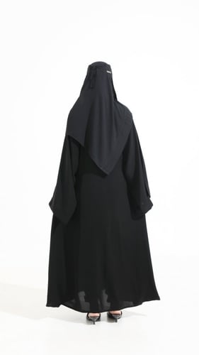 عبايه ساده بجيوب جانبية مخفية