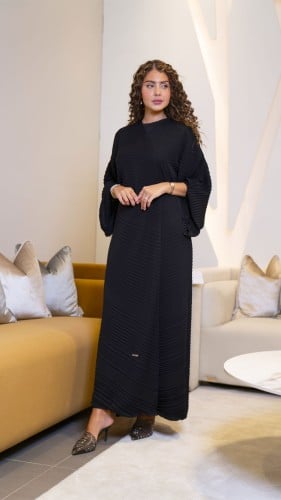 عباية بتكسيرات ناعمه