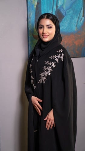 عباية بقصة قطريه مطرزة بفضي