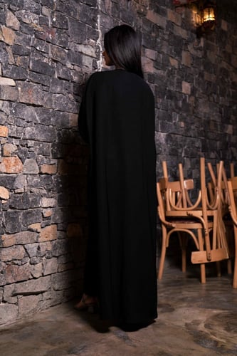 عباية بأكمام مزينه بطبقات