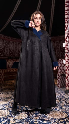 عباية شامواه سوداء مع كم كحلي