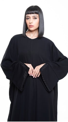 عباية مطرزة باكمام مفتوحة