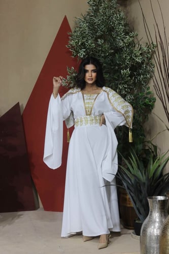 جلابية ابيض فخمة بقصة اكمام مميزة