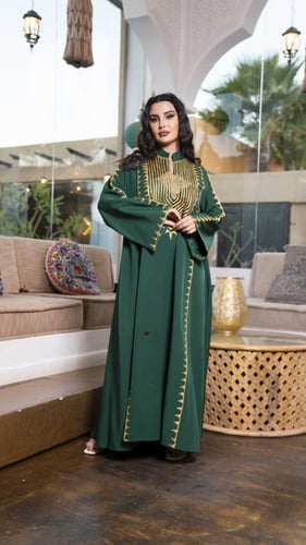 جلابية زيتي بتطريز ذهبي