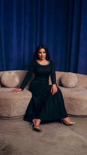 فستان سهرة اسود بقصة مكسرة