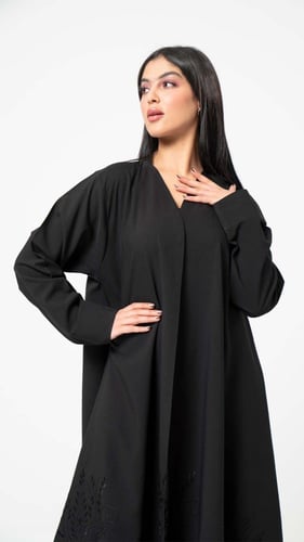 عباية كلوش بتطريز من الأسفل