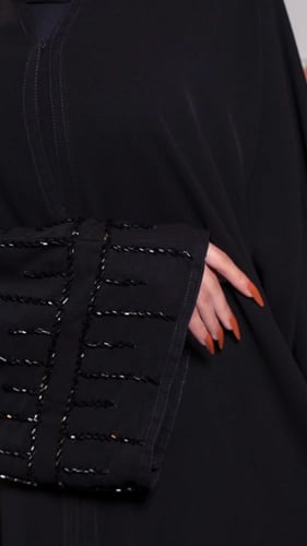 عباية بأكمام شك